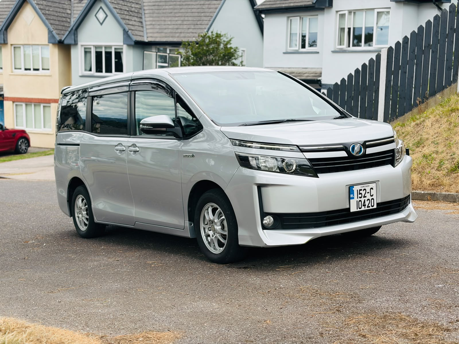 Toyota-Voxy V Hybrid -2015
